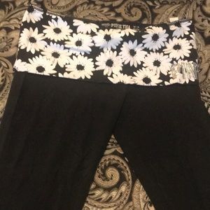 Victoria’s Secret Pink Cropped Yoga Pants Size M